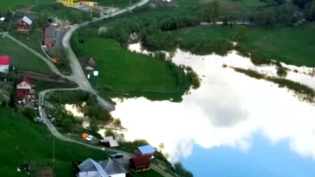 BOMBĂ ECOLOGICĂ! Descoperire șocantă după secarea Lacului COLIBIȚA. Dejecțiile se varsă DIRECT în apă