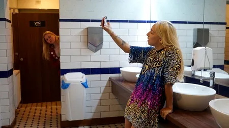 „Nu aştepta prea mult de la sfârşitul lumii”, film scris şi regizat de Radu Jude, propunerea României pentru Oscar 2024