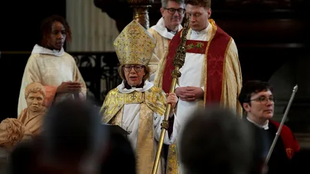 Se scrie istorie în Marea Britanie. Sarah Mullally devine prima femeie care va conduce Biserica Anglicană. Ce oaspeți de seamă participă la întronizare