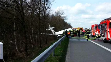 Un mort și trei răniți în Germania, după ce un avion a aterizat forțat pe marginea unei autostrăzi