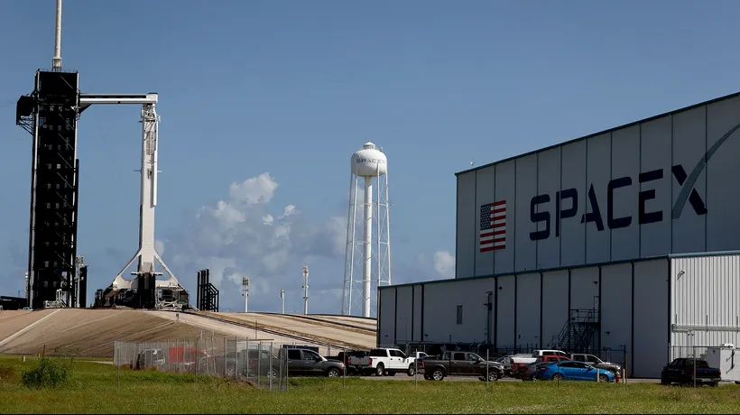 SpaceX trimite primul echipaj civil în spațiu. Cine sunt persoanele care scriu istorie