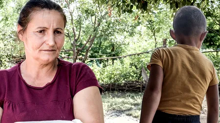 PETRA a plecat la muncă în Italia, pentru a face rost de bani ca să-și opereze copilul. „Nu mai am să le cumpăr nici mâncare, nici haine”