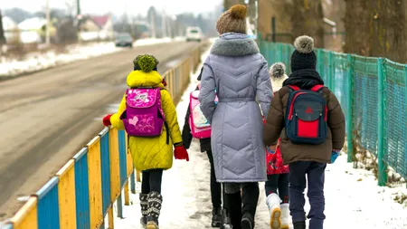 Începe vacanța de iarnă! Când se întorc elevii la școală în 2024