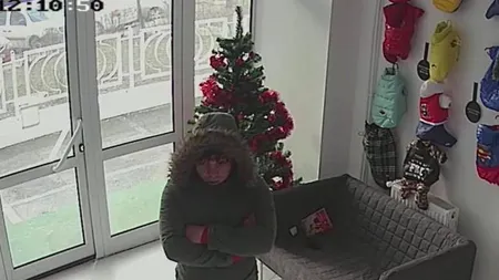 Acest bărbat a intrat într-un magazin din Galați și a ieșit după câteva secunde. Poliția îl caută acum după ce a văzut imaginile de pe camerele de supraveghere. VIDEO