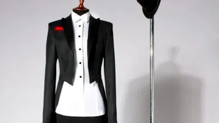 Ce fel de femei îmbracă Alexandru Ciucu 