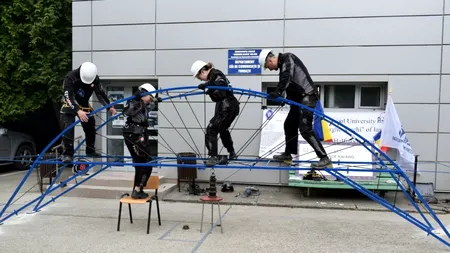 Un pod construit de studenți ieșeni, desemnat cel mai rezistent într-un concurs internațional. Cântărește doar 79 de kilograme și poate susține greutatea unei mașini (GALERIE FOTO)