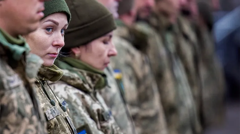Femeile, OBLIGATE să facă armata începând cu data de 1 ianuarie 2026. Unde a fost luată această decizie