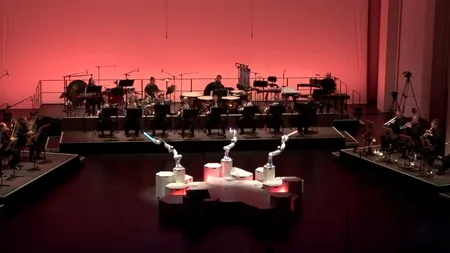 MAiRA Pro S, robotul cu trei brațe care dirijează orchestra simfonică din Dresda