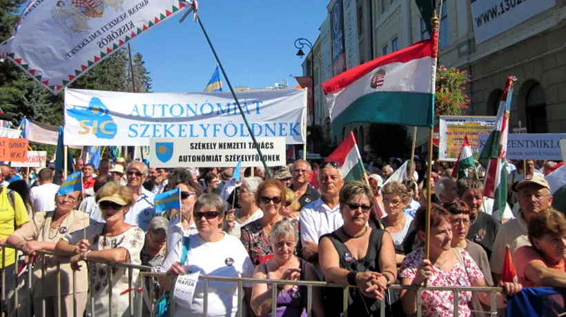 UDMR și partidul lui Tokes au făcut pace pentru o zi ca să protesteze, la Sfântu Gheorghe, față de decizia instanței în dosarul Miko
