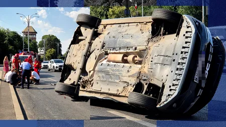 Grav accident în Piața Victoriei. O mașină s-a răsturnat la doi pași de sediul Guvernului
