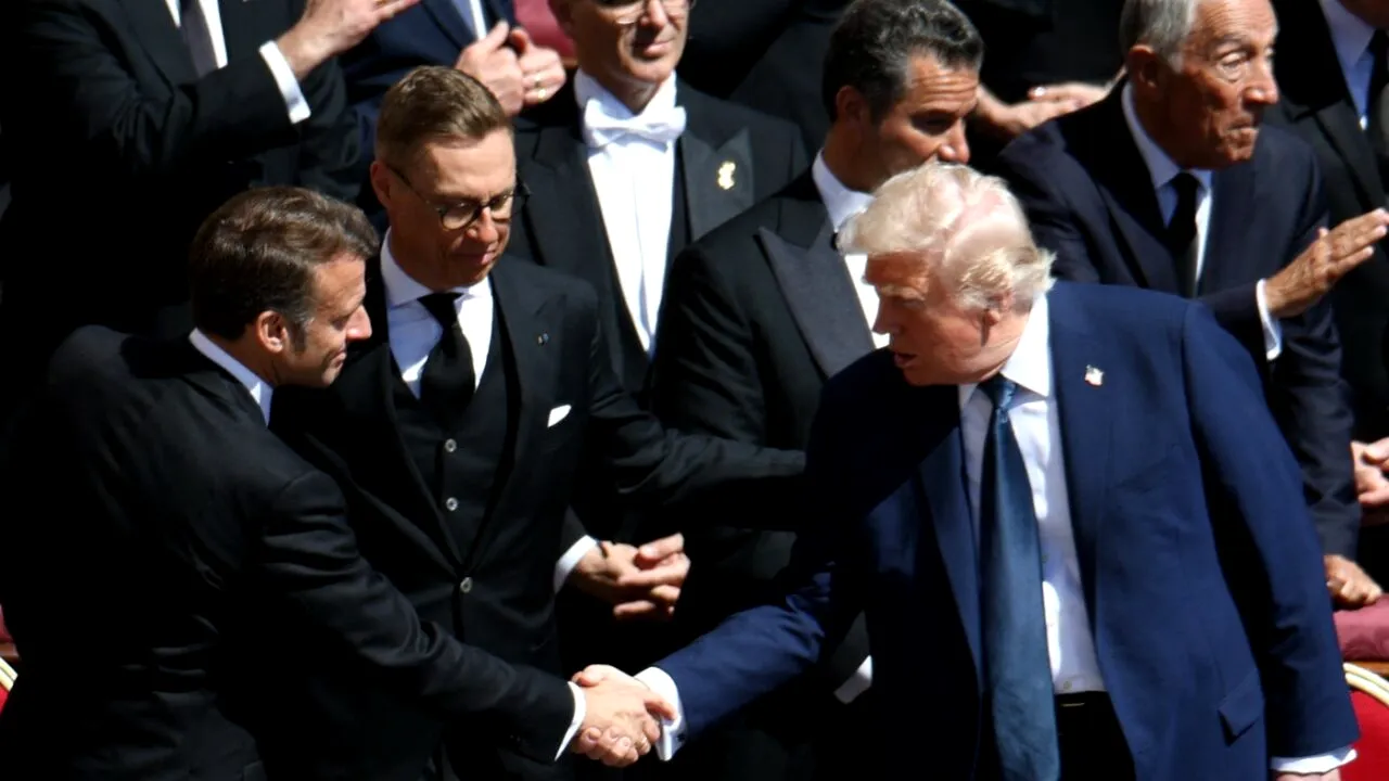 Macron avertizează că va crește presiunea asupra Rusiei/ „Trebuie să fim UNIȚI și să continuăm efortul de descurajare