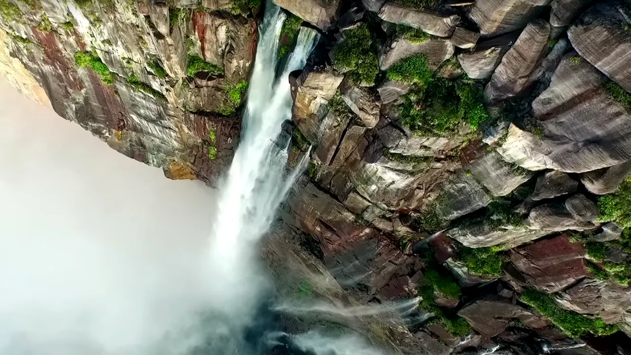 Video impresionant. Cum arată cea mai înaltă cascadă din lume