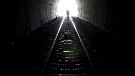 Tunelul bântuit din România: FANTOMA unui inginer care și-a pierdut viața în ziua inaugurării încă se plimbă de 100 ani, purtând două fire electrice