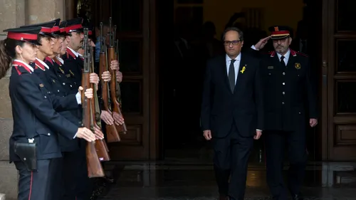 Miniștri în exil sau în închisoare, numiți în noul guvern regional din Catalonia. Premierul Rajoy nu este de acord