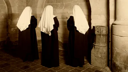 Decizia luată de o arhidieceză în cazul a două călugărițe care au furat 500.000 de dolari și au folosit banii pentru vacanțe și jocuri de noroc - FOTO