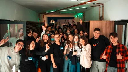 Generația Tech, o tehnologie de inteligență artificială care te ajută să înveți și să te angajezi. Iată prima promoție, tineri din Suceava și Sibiu