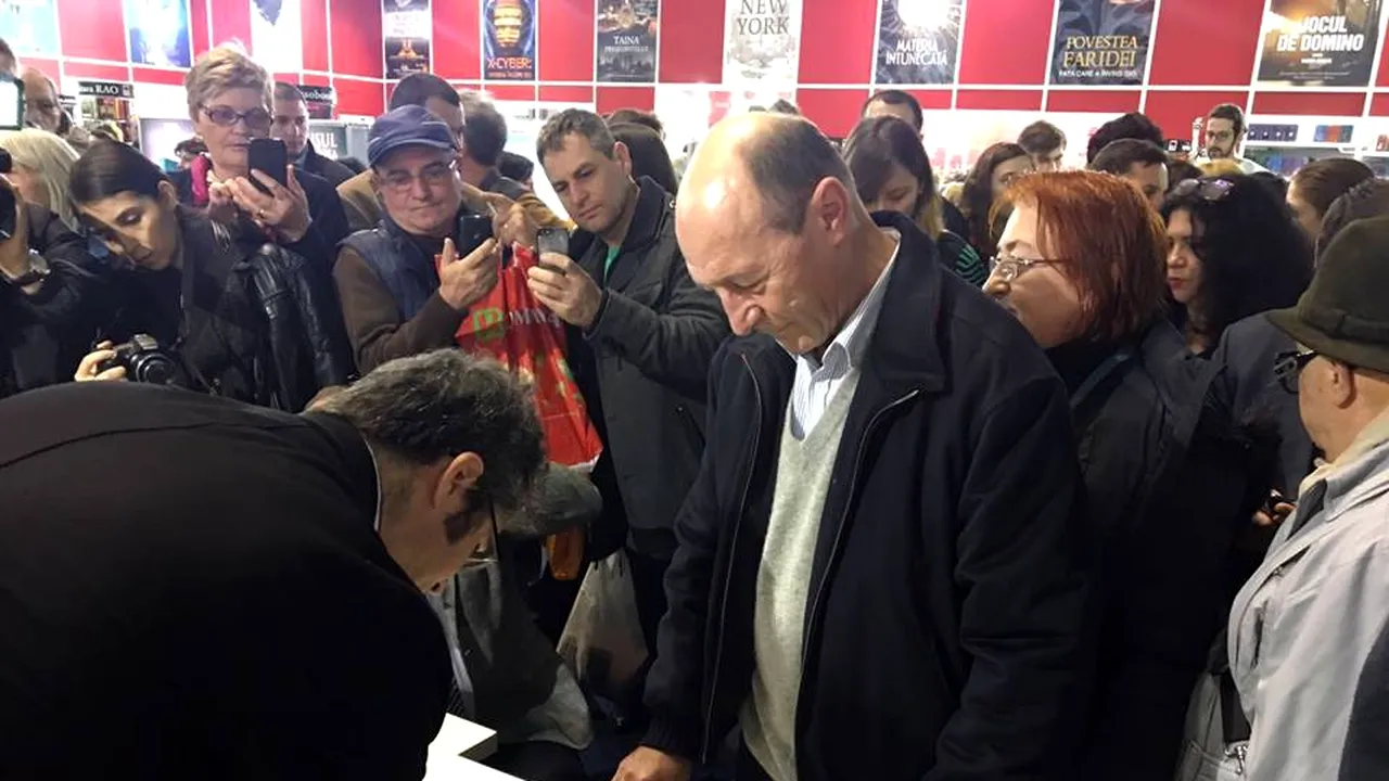 Ce cărți și-a cumpărat Băsescu de la Gaudeamus