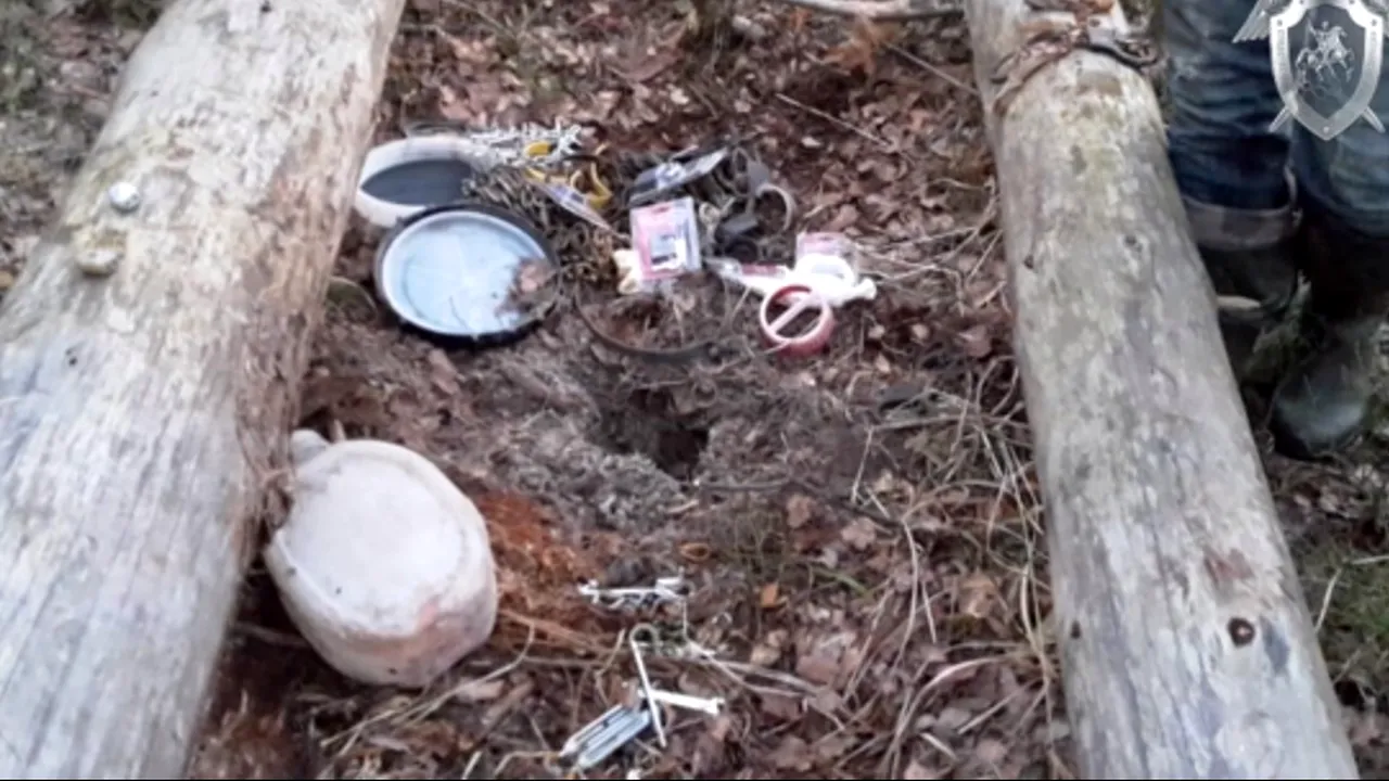 Descoperire șocantă într-o pădure. Polițiștii au rămas uimiți de poziția ciudată în care a fost găsit cadavrul