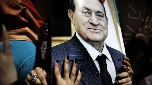 Hosni Mubarak a primit uniforma de deținut. Cererea sa de a rămâne în spital a fost respinsă