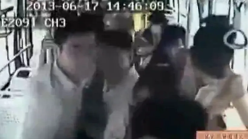 Ce se întâmplă în China când pasagerul unui autobuz strigă: Bombă la bord. VIDEO