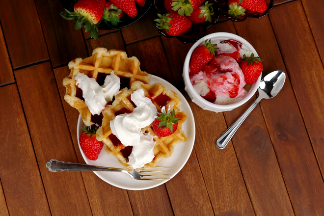 ȘTIAȚI CĂ o înghețată are o cantitate egală cu cea a unei mese de prânz? Sursa Foto: Shutterstock 