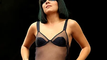 Lily Allen, rănită în urma unei explozii a unei sobe. FOTO