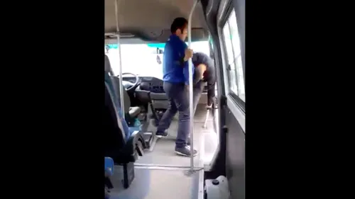 Un bărbat, bătut de șoferul unui microbuz care efectua curse Brănești-București pentru 1 leu