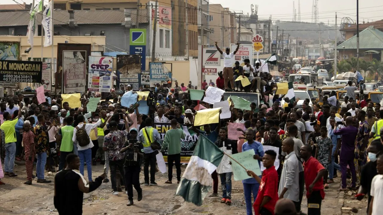 Treizeci și cinci de copii și-au pierdut viața într-o BUSCULADĂ la un parc de distracții de Crăciun