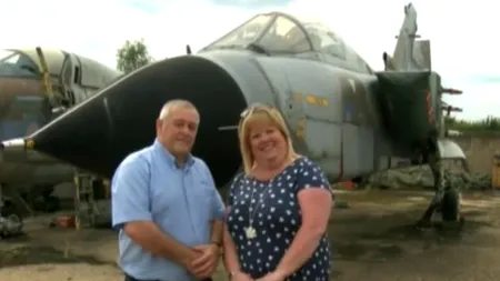 Un fighter jet folosit în Războiul din Golf din 1991, refăcut de doi britanici. Cu cât l-au scos la vânzare pe internet