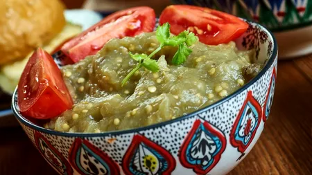 Ingredientul secret cu care poți albi salata de VINETE. Trucul sunt folosit de bucătari pentru un preparat perfect