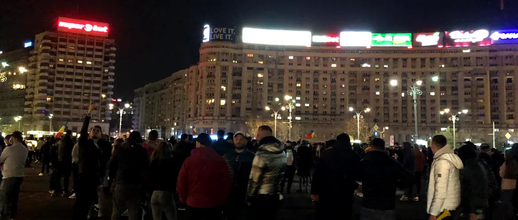A doua zi de proteste în Capitală! Piața Victoriei, ocupată de mii de oameni! Se scandează împotriva Guvernului Cîțu (Galerie FOTO&VIDEO)
