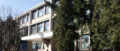 Alarmă cu BOMBĂ la un liceu din Hunedoara: peste 900 de elevi și 64 de profesori, EVACUAȚI
