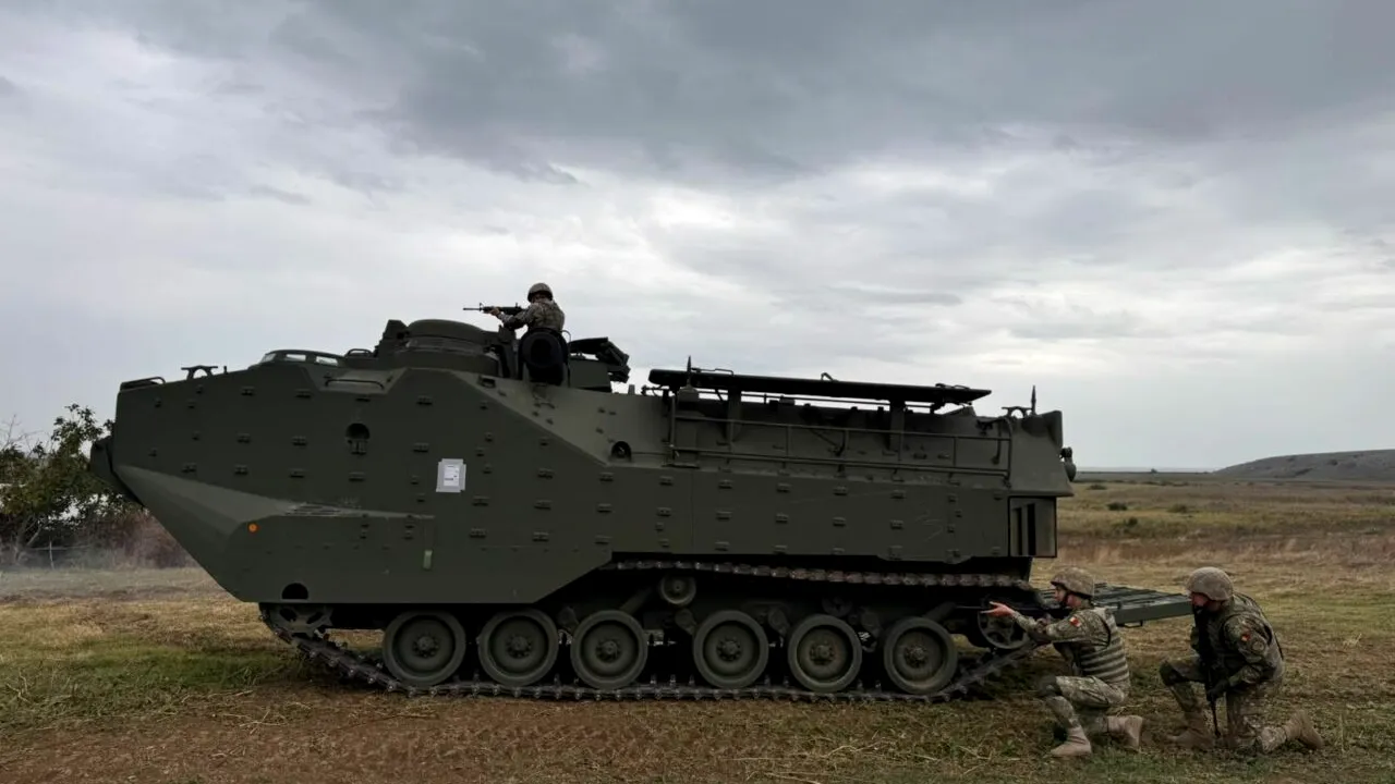 SUA a livrat primele nouă vehicule amfibii de asalt către România. Noua capabilitate întărește flancul estic al NATO