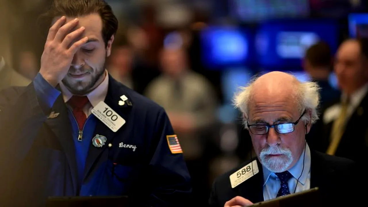 CĂDERE LIBERĂ pe bursele din toată lumea. Bursa din New York, oprită din nou