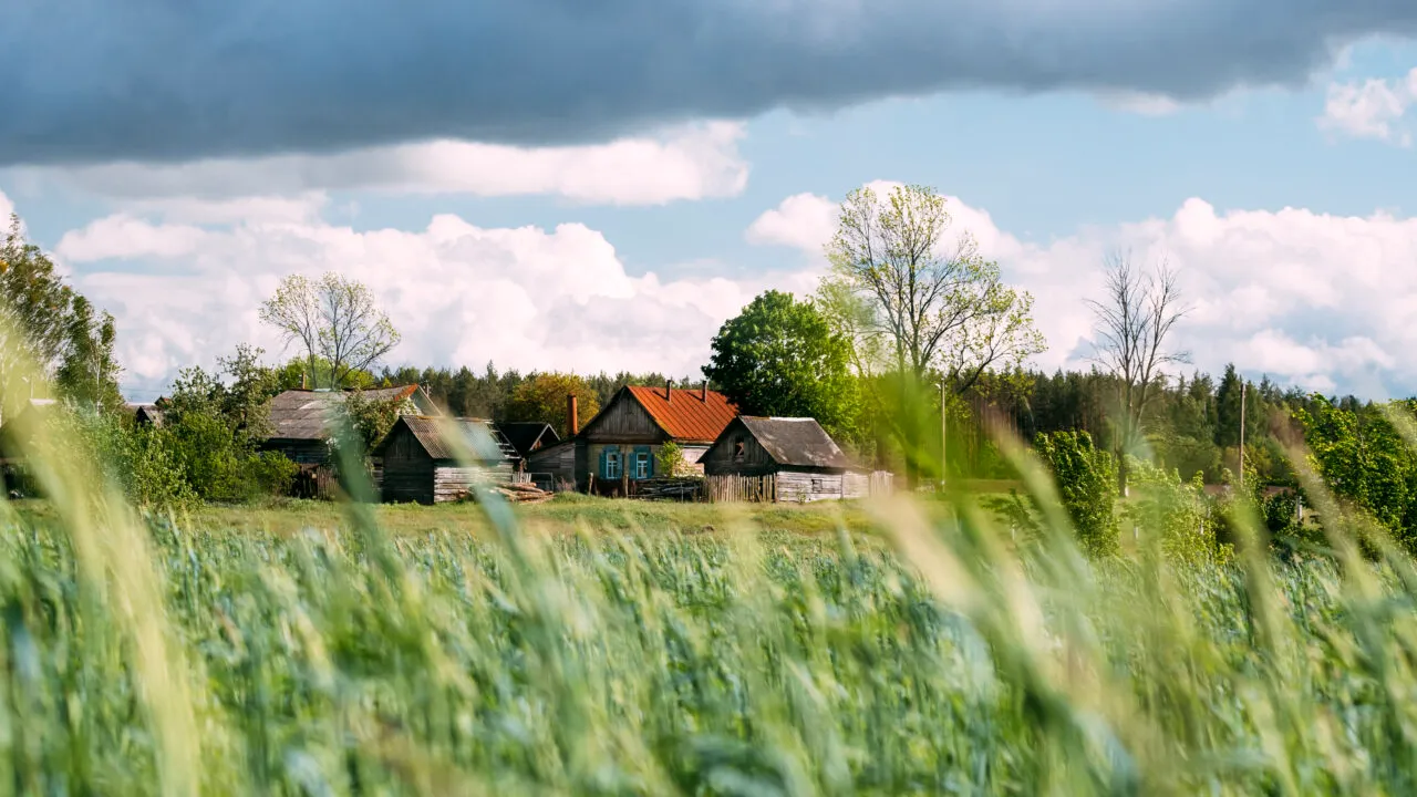 Românii care dețin case și terenuri, verificați cu drone. Cine este bun de plată