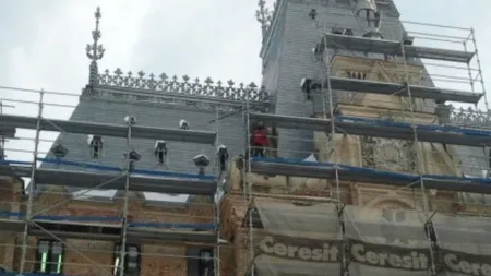 Ieșeanul eliberat din închisoare care amenința că se aruncă în gol a coborât de pe schele