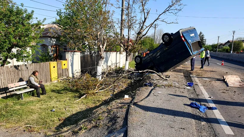 ACCIDENT GRAV. Un mort și doi răniți, după ce o mașină s-a răsturnat pe DN1