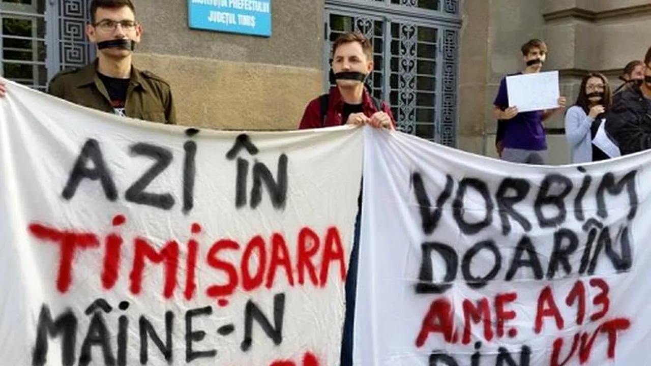 Studenții timișoreni au ocupat noaptea trecută un amfiteatru: protestul continuă în această dimineață. Rectorul Universității de Vest susține demersul tinerilor