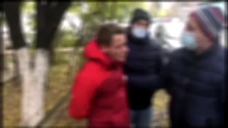 Bărbatul care ar fi jefuit banca din Sectorul 2, prins de polițiști (VIDEO)