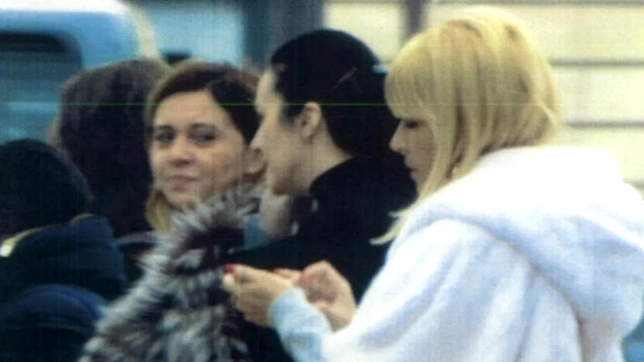 Un om de afaceri este suspectat că ar fi fotografiat-o pe Elena Udrea la Paris