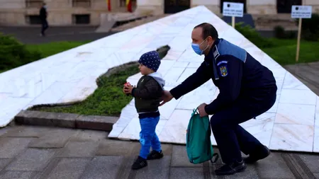 Polițiștii protestează alături de copii la sediul MAI. Lider de sindicat: Rata de infectare în rândul cadrelor MAI, mai mare decât cea din rândul medicilor- FOTO/ VIDEO