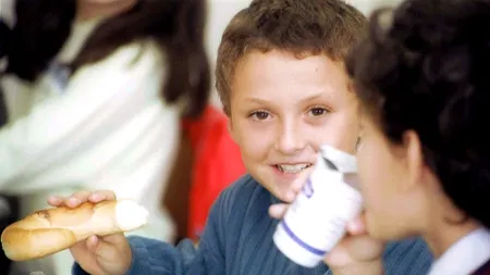 Distribuirea laptelui în școlile din Cluj, sistată după ce au fost înregistrate mai multe reclamații