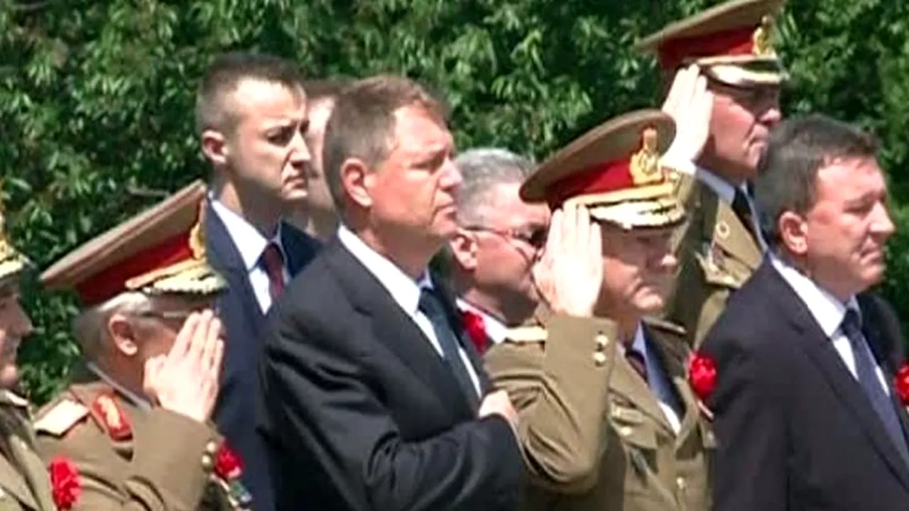 Președintele Klaus Iohannis a depus o coroană de flori la comemorarea de Ziua Eroilor 