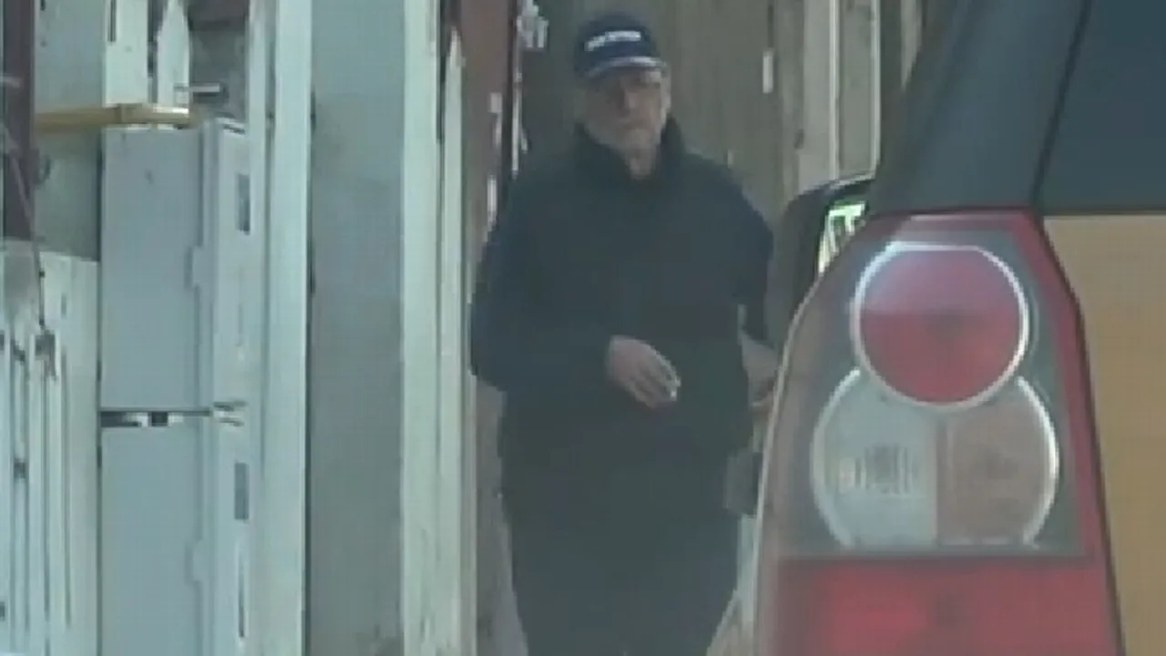 Ministrul Muncii i-a acordat soțului său pensie și cel mai mare grad de invaliditate. Iulian Câmpeanu, filmat în timp ce mergea pe stradă. VIDEO