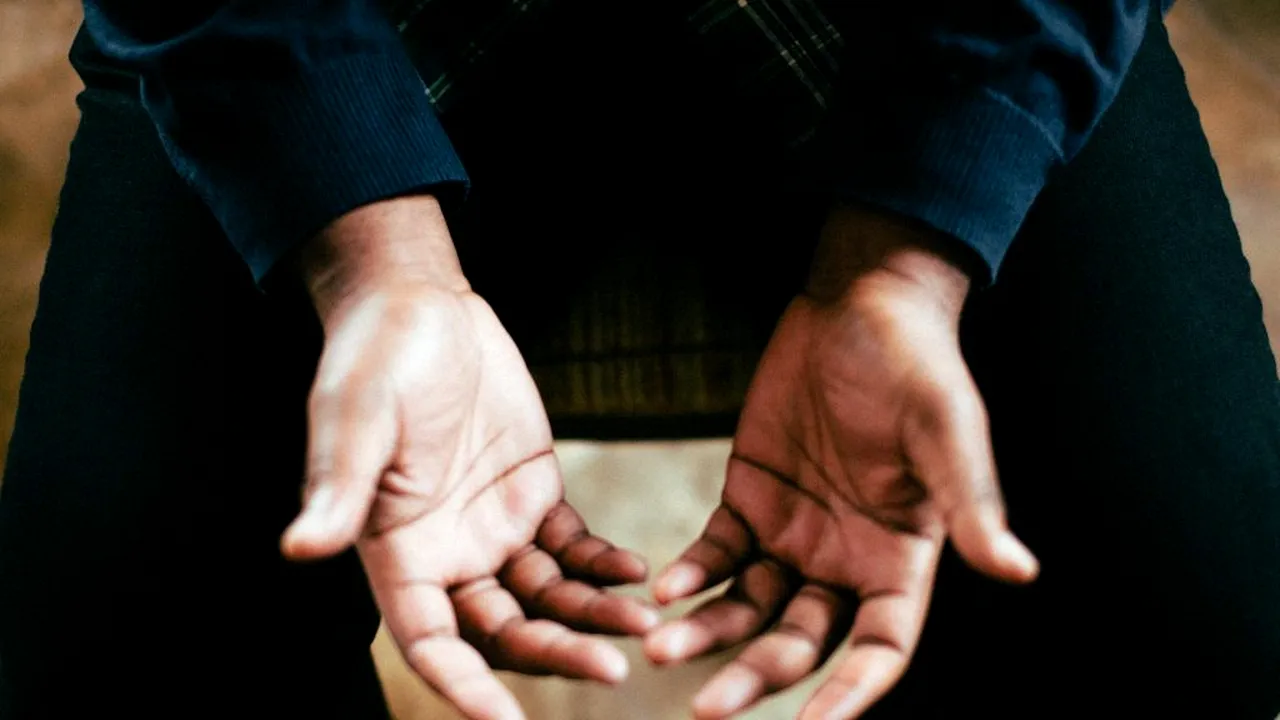 SFÂNTA CORONA, invocată de internauți pentru a fi apărați de epidemii