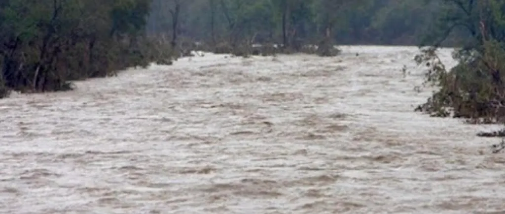 VIDEO | Inundații puternice în județul Gorj, un pârău a ieșit din matcă! Mai multe sate și Municipiul Motru, sub ape după o ploaie torențială