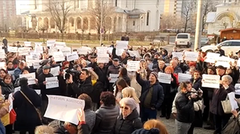 PROTEST de solidaritate cu fostul ministru al Sănătăţii: Nu o ucideţi pe Sorina Pintea