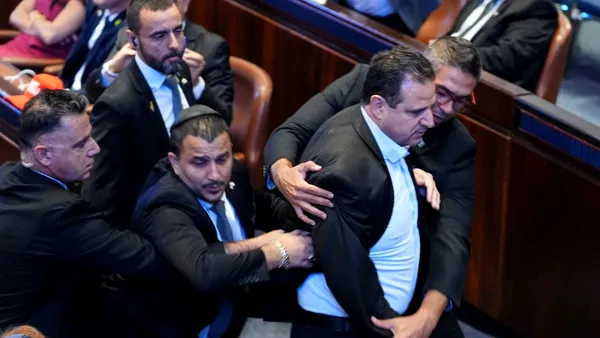 Scandal în timpul discursului lui Trump în Parlamentul israelian. Un bărbat a fost evacuat din sală