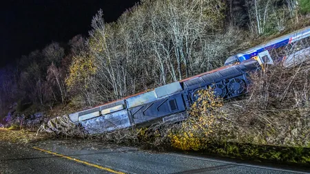 Un tren a deraiat în NORVEGIA din cauza unei alunecări de teren