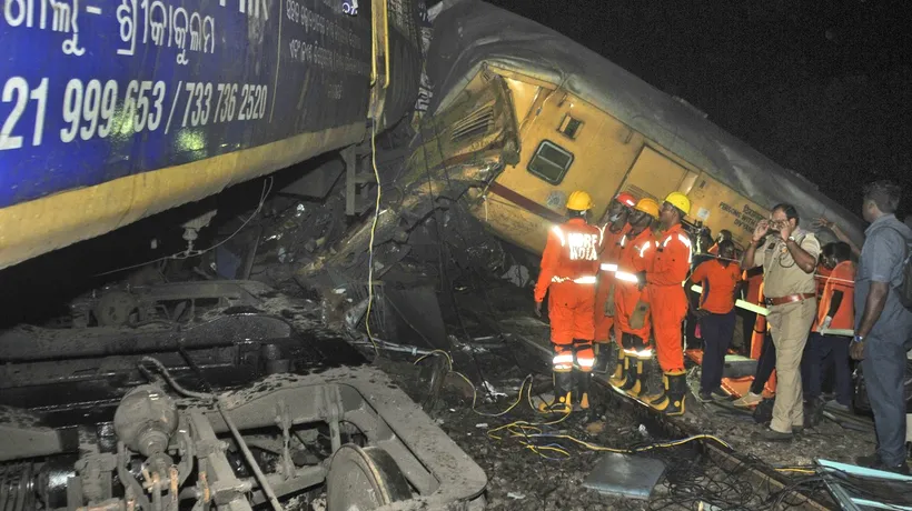 INDIA: Cel puțin 10 morți și 25 de răniți după ce două trenuri s-au ciocnit
